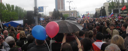 После Парада Победы на центральной улице города Донецка 9 мая 2015 г.