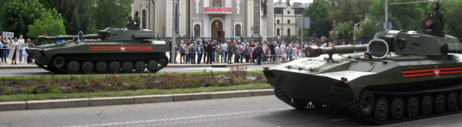 Прохождение военной техники Парада в День Победы 9 мая у Спасо-Преображенского кафедрального собора